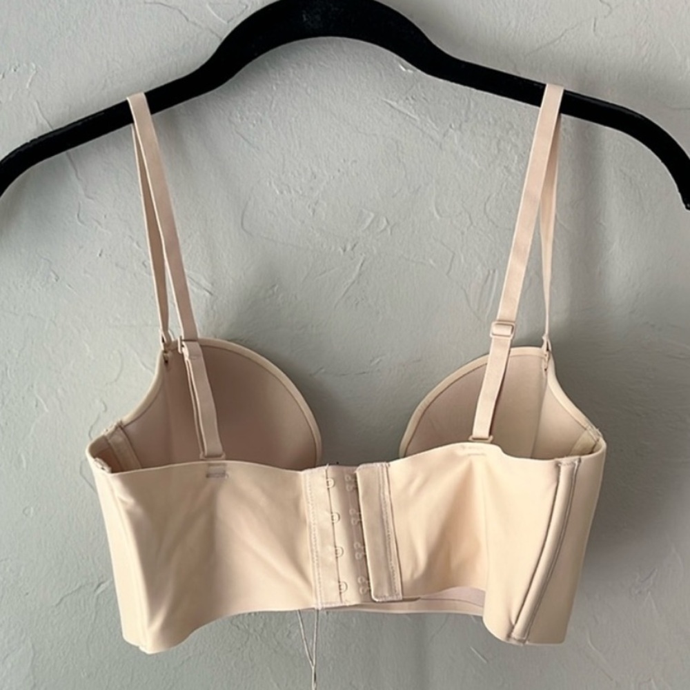 SKIMS deep plunge bra in Sand color - Picture 5 of 5
